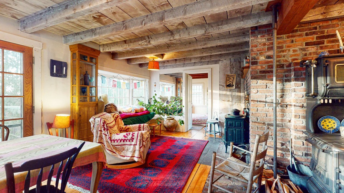 Calais House | Beautifully restored colonial home on first settler’s site - dog-friendly