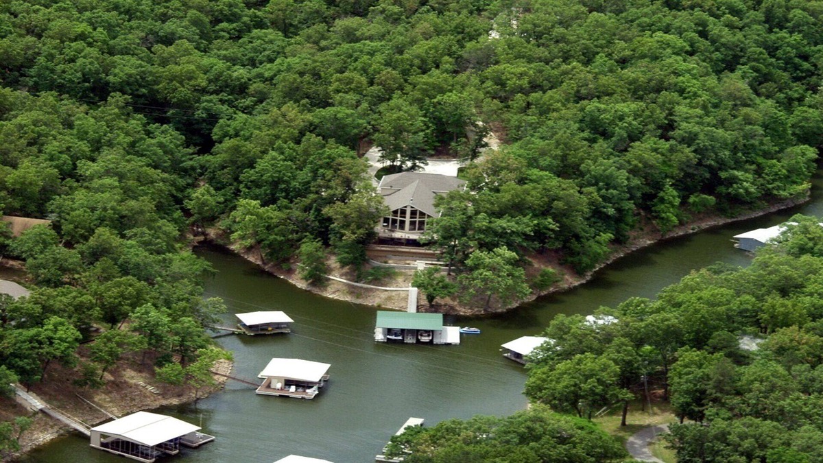 Eucha House | BEAUTIFULLY SECLUDED MULTI-LEVEL WATERFRONT HOME on South Grand Lake