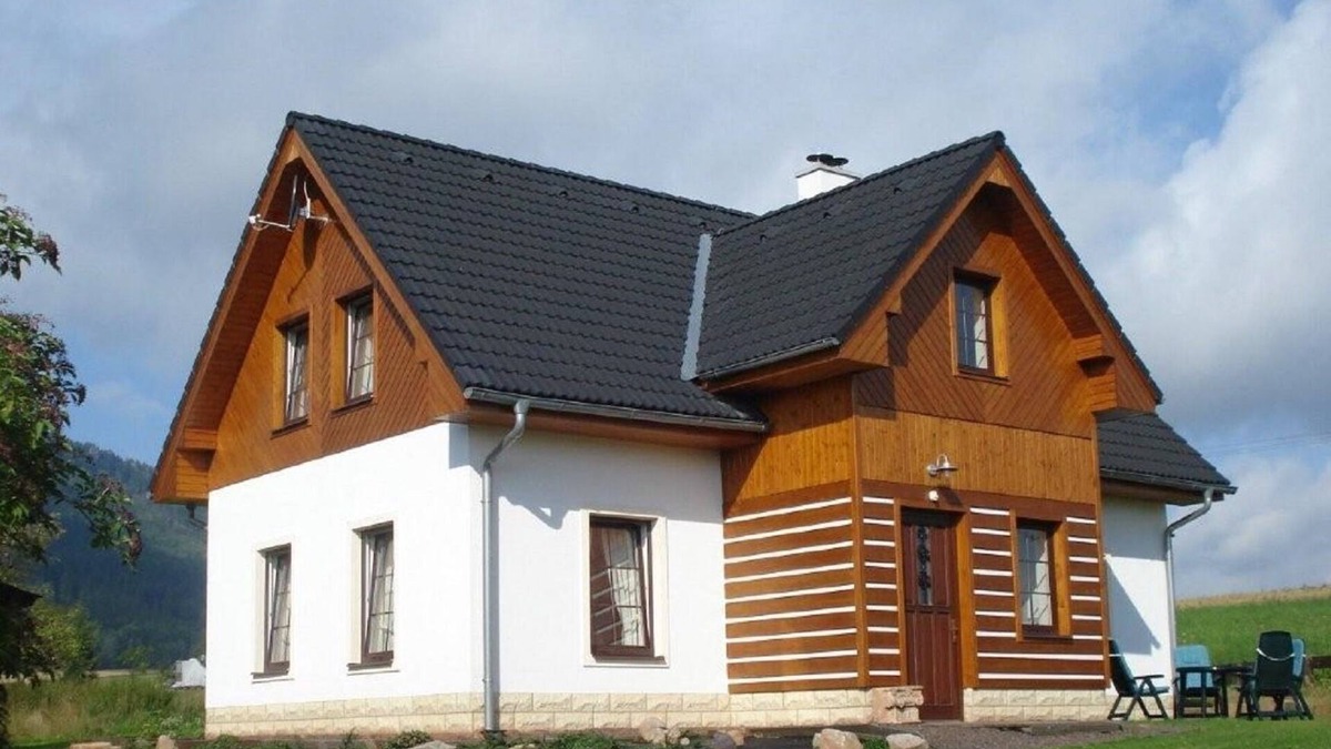 Bozanov House | Beautifully situated detached country house with a wide view over meadows and mountains