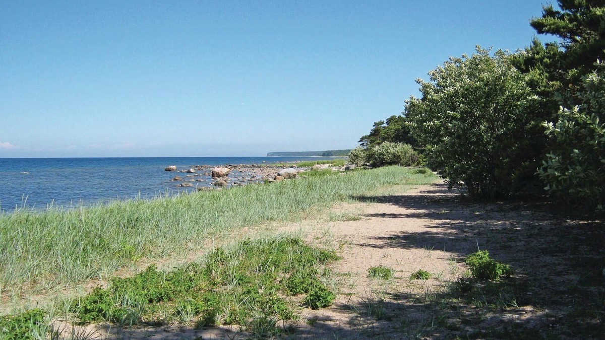 Nyhamn House | Beautifully situated holiday home by the sea in Brissund.