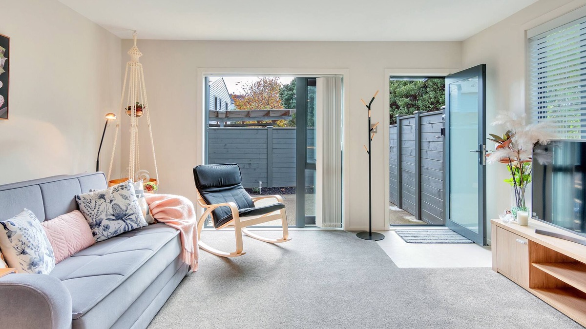 Newton House | Beautifully Styled 2BR w 2 Carparks & Aircon