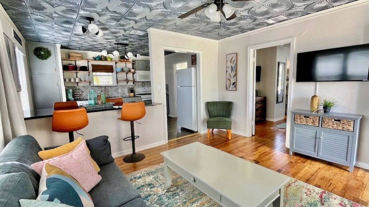 San Antonio House | Beautifully Styled Home with Garage-Perfect Short or Long Stay!