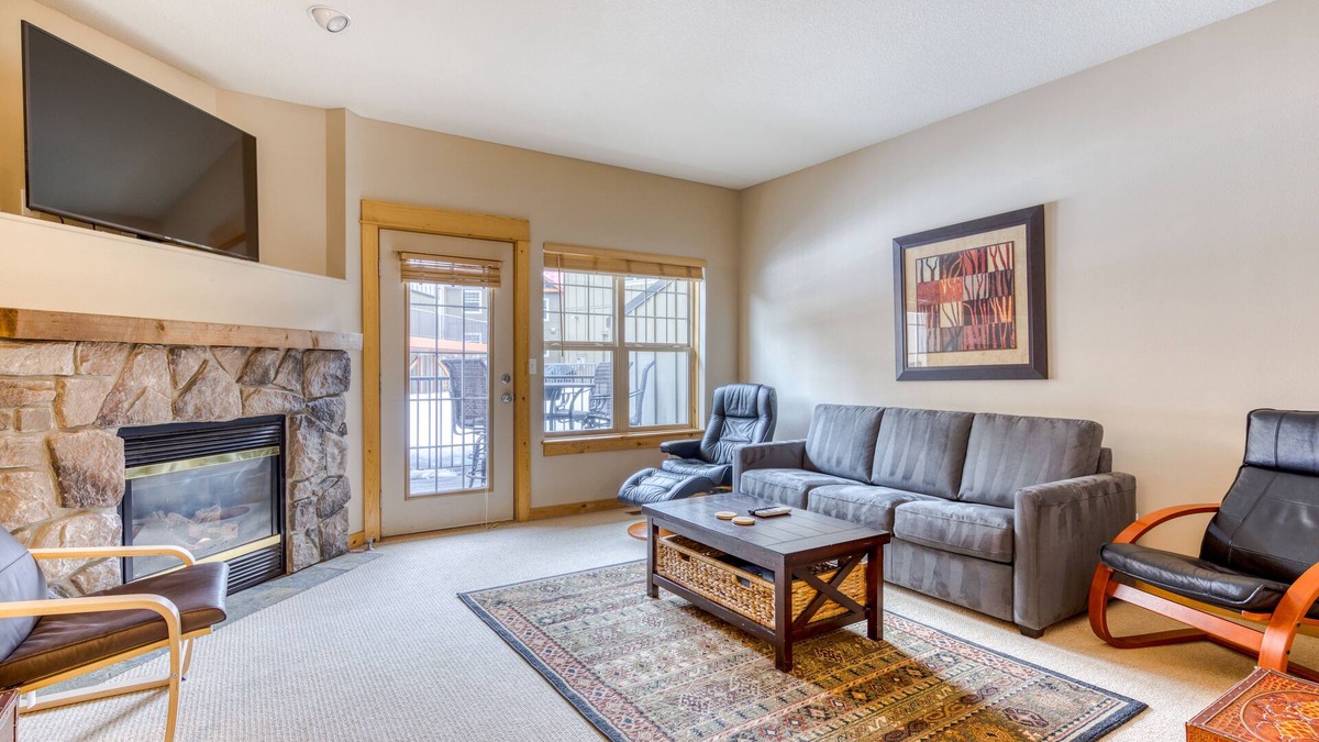 Government Camp House | Beautifully updated Mt. Hood condo with pool/hot tub & easy access to skiing