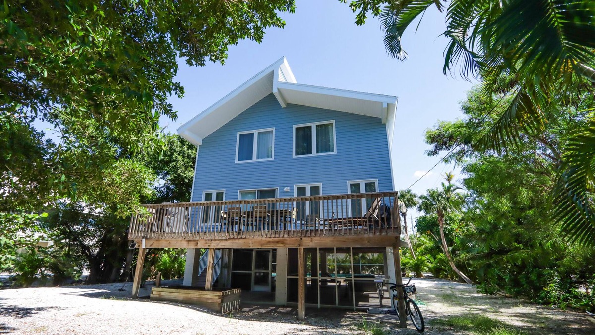 Captiva House | Beautifully Updated, 4 Bedroom Pool Home, 50 Yards to the Beach! Captiva Escapade