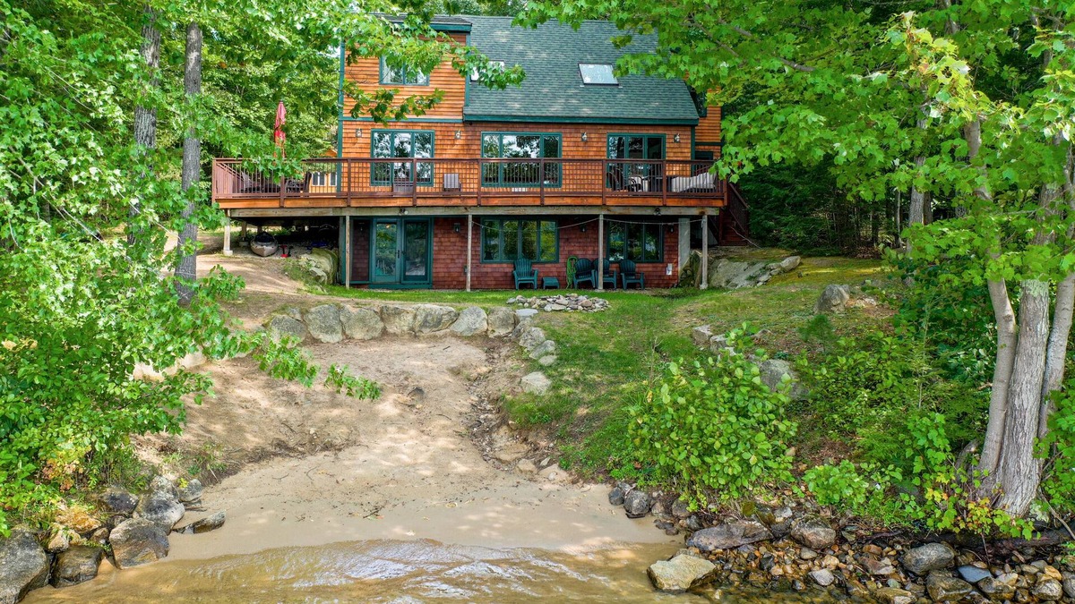 Moultonborough House | Beautifully Updated Winnipesaukee Lakefront Home Accommodates 12
