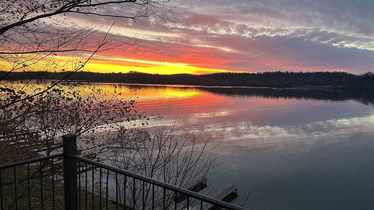 Prospect House | Beautifully updated 4BR river home in Prospect. Private dock. 2 car gr. EV chgr.