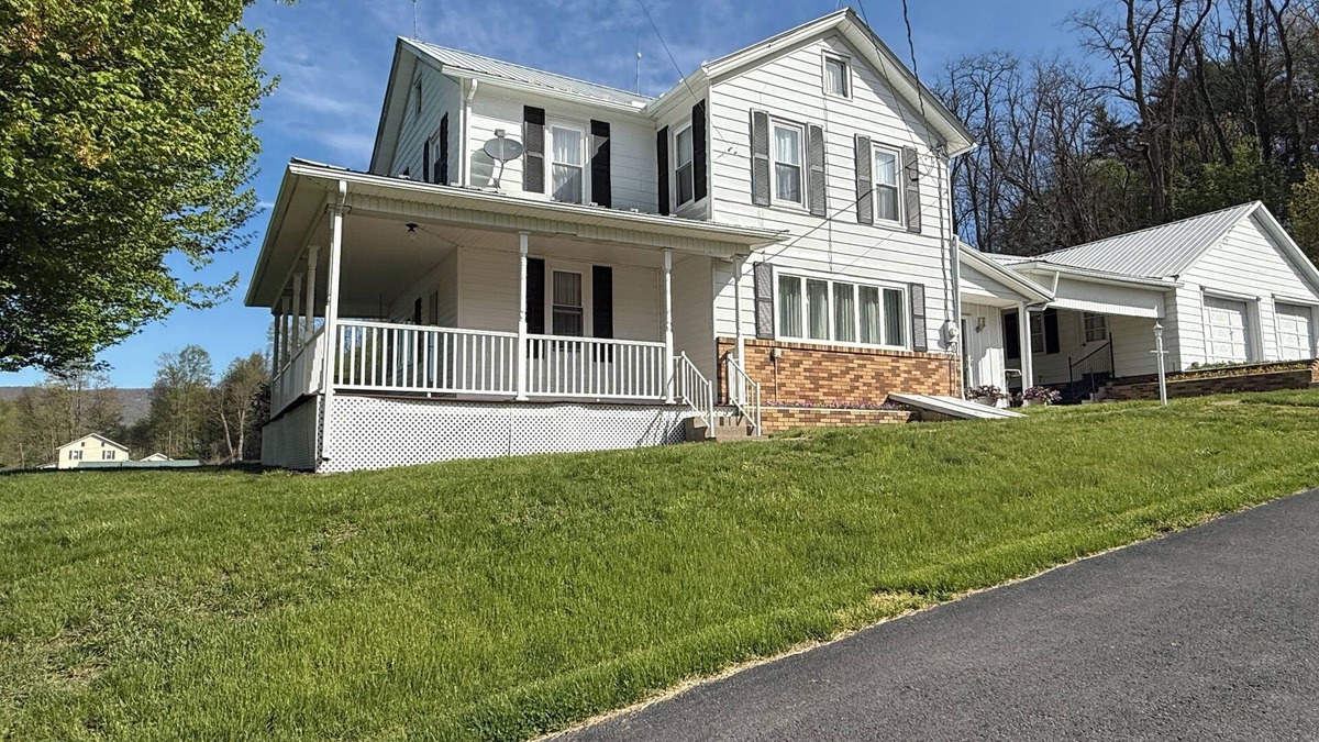 Cocolamus House | Beautifully Updated Country Home