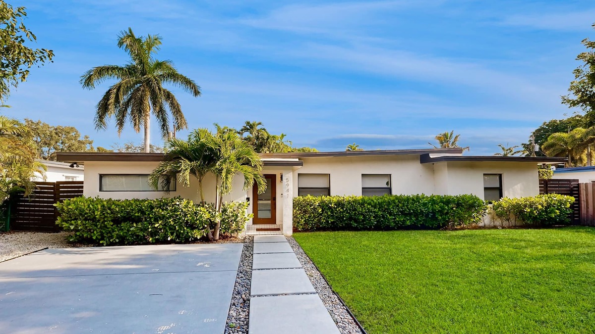Riviera Estates House | Beautifully Updated Dog-Friendly Home with Free WiFi, and Enclosed Back Yard