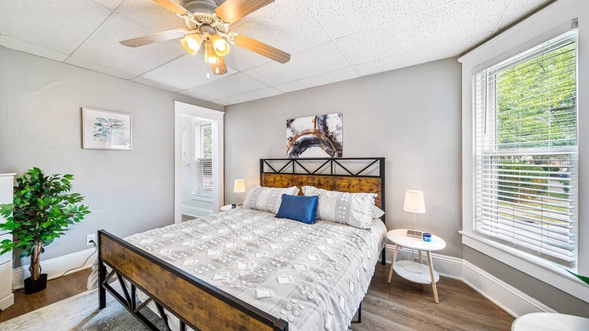 Lakewood House | Beautifully updated Entire Duplex! Sleeps 10!