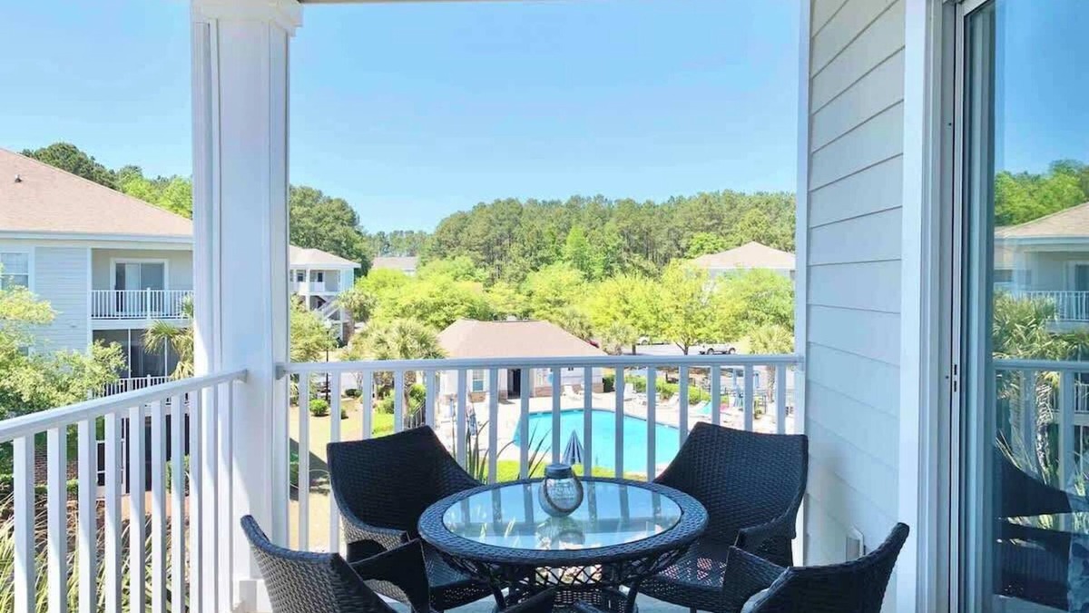 Longs Condo | Beautifully Renovated! King Bed! Pool View!
