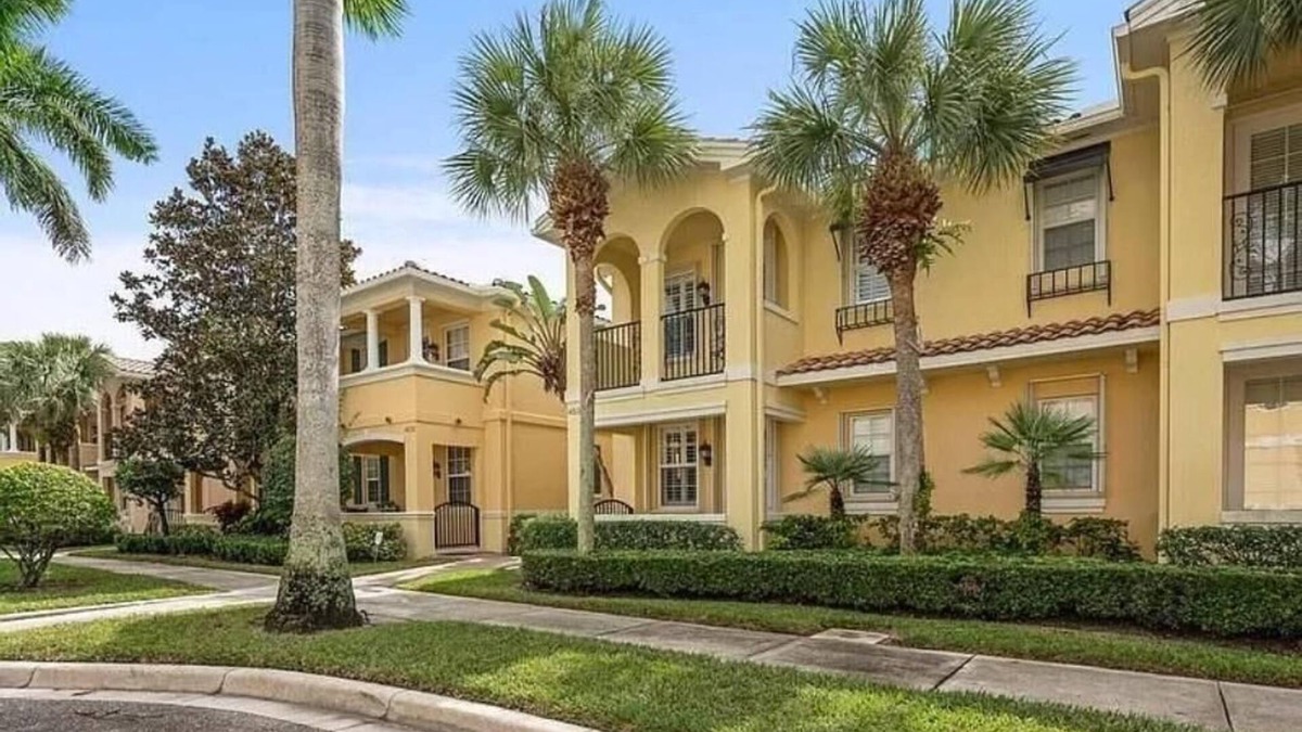 Palm Beach Gardens House | Beautifully appointed townhome in the heart of desirable Palm Beach Gardens