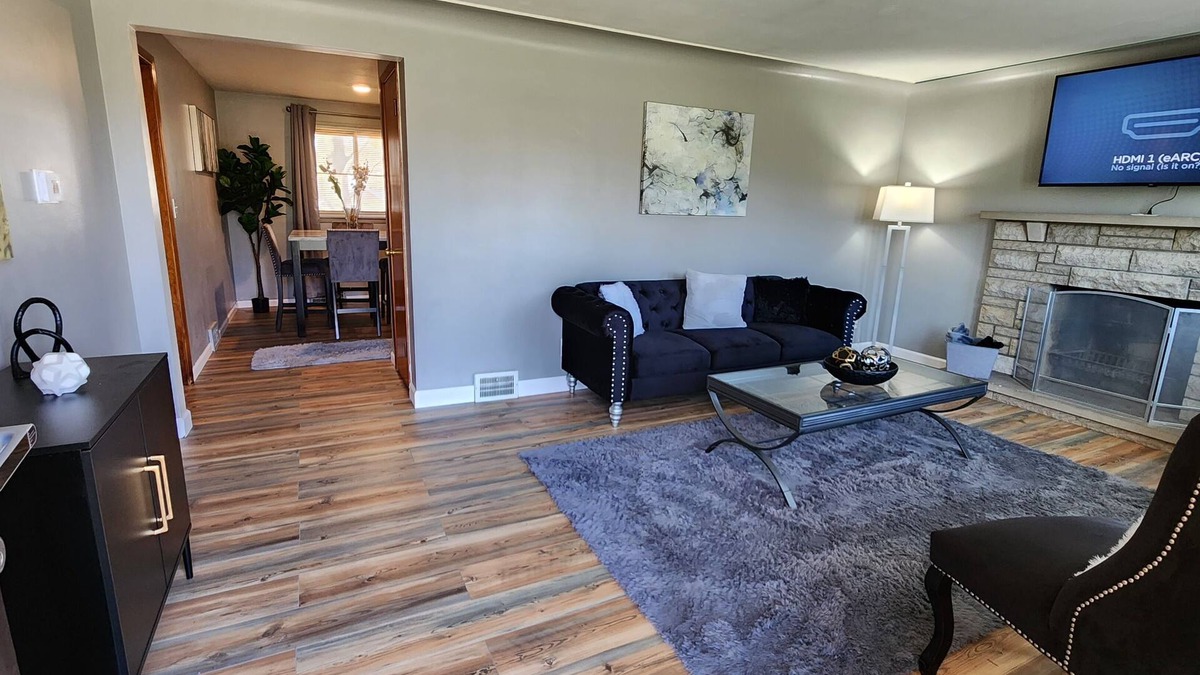 Youngstown House | Beauty Near Mill Creek Park at Bears Den