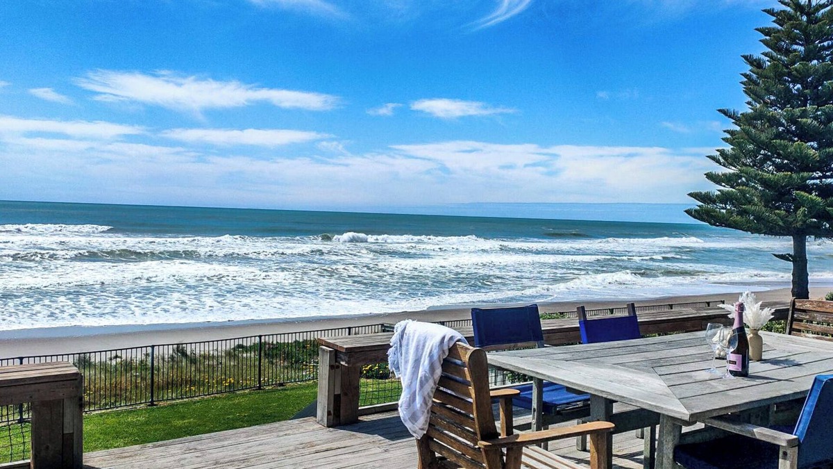 Pukehina House | Beauty on the beach!