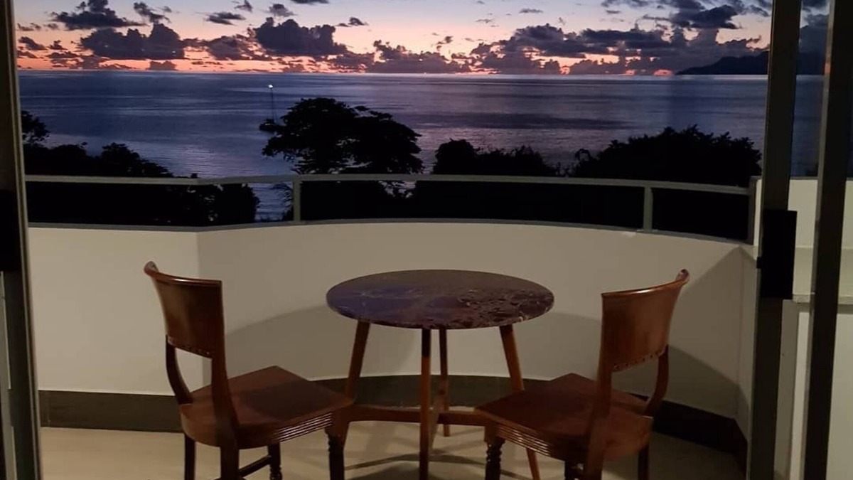 Mare Anglaise Apartment | Beauvallon Studios offering amazing views of the beach and Indian ocean