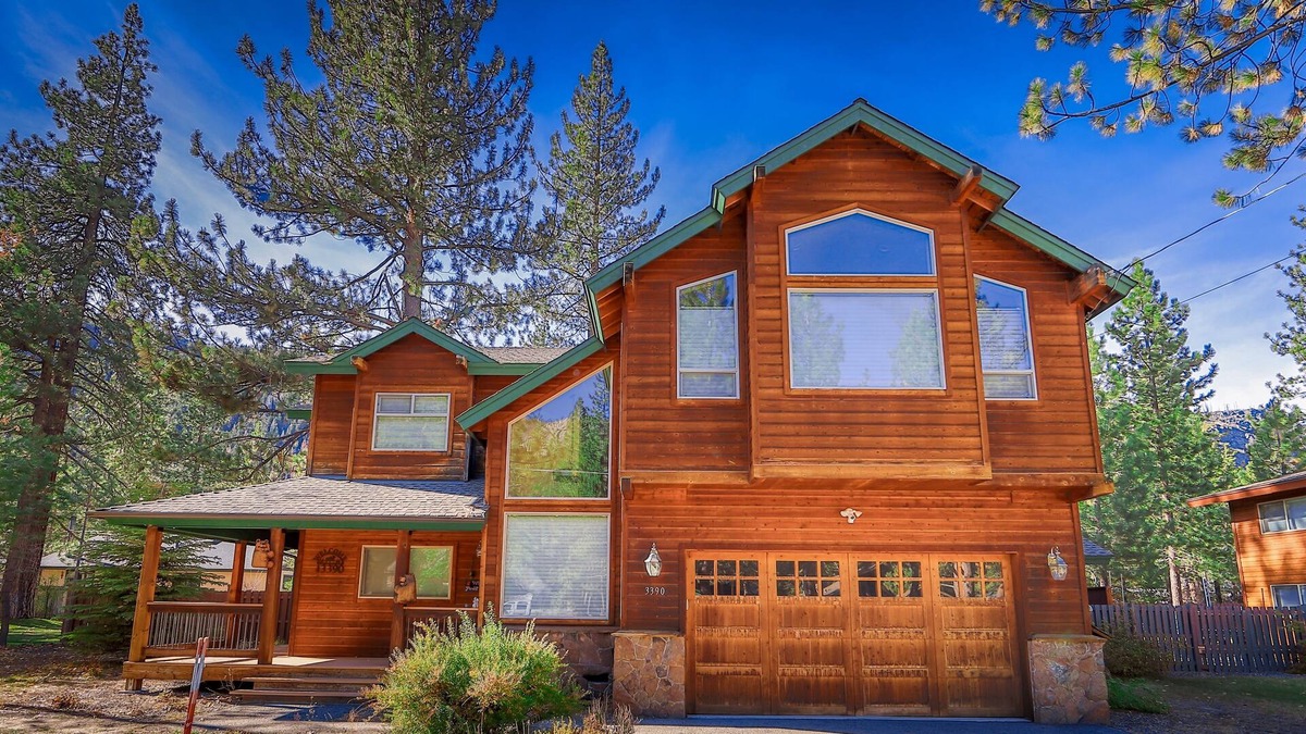 Christmas Valley House | Beaver Brae Lodge - 5-Star / Pool Table