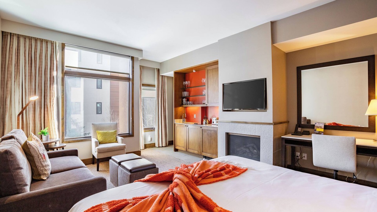 Avon Hotel | Beaver Creek Solace | Resort Access with Pool + Hot Tub | Premier Avon Location