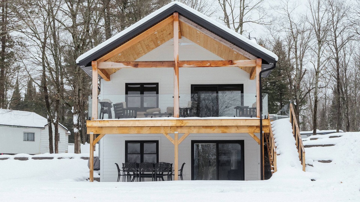 Scotia Cottage | Beaver Hollow at Algonquin Woods, Lake Front Cottage