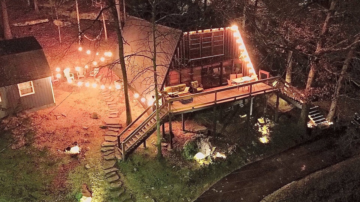 Lost Bridge Village Cabin | Beaver Lake Black Barn