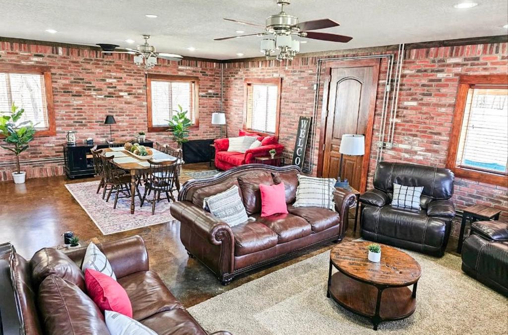 Lowell House | Beaver Lake Hideaway