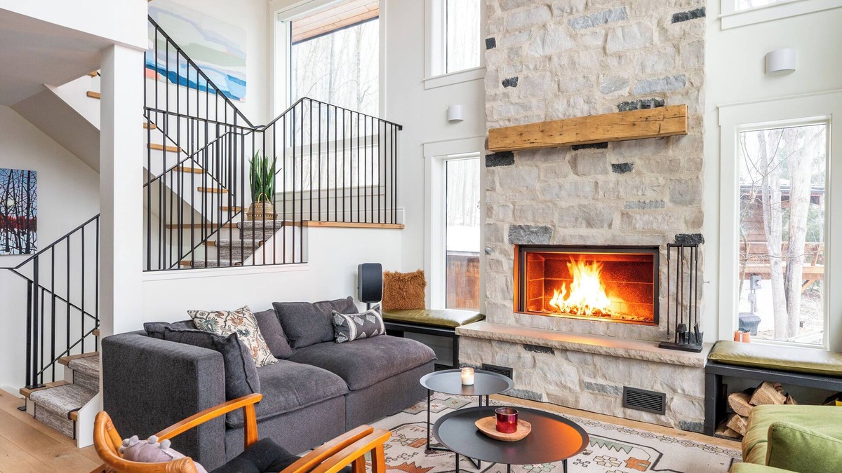 Grey Highlands Ski Chalet | Beaver Valley Chalet for Summer, Spring & Fall – Sauna, Hot Tub, 4BR/7 Beds, 3BA
