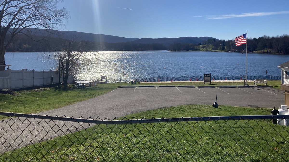 Beaverdam Lake-Salisbury Mills Villa | Beaverdam Lake Ranch Near West Point, In New Windsor NY