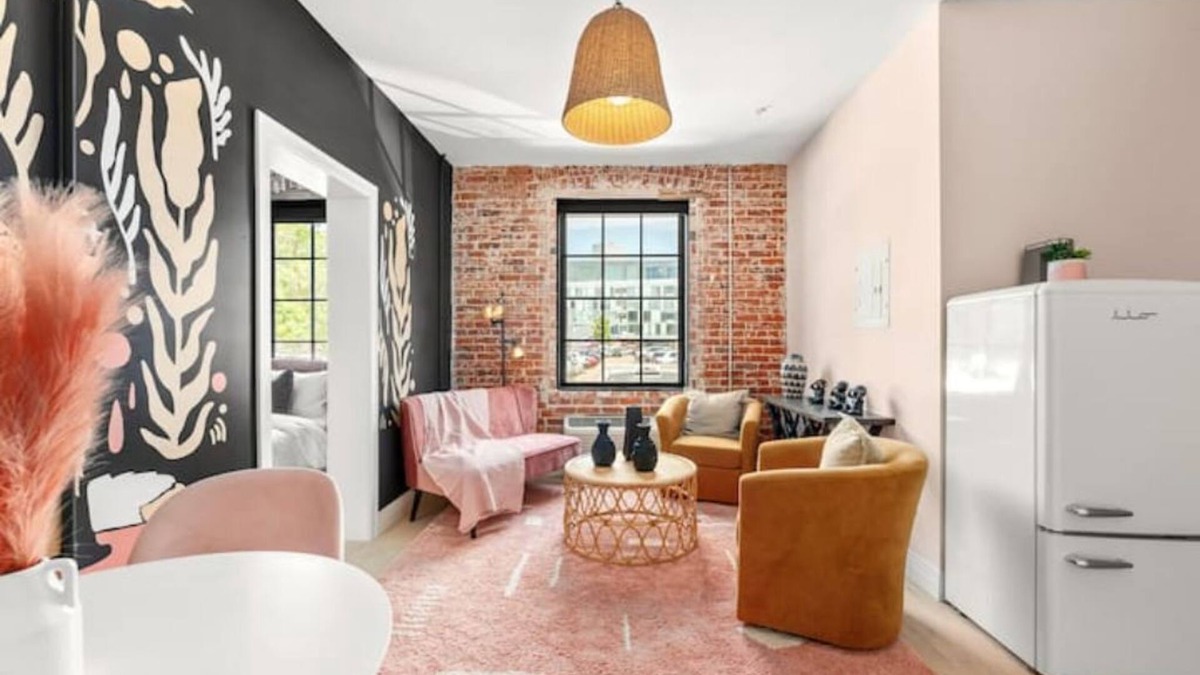 Golden Triangle Apartment | Becca Reitz Art Suite 110