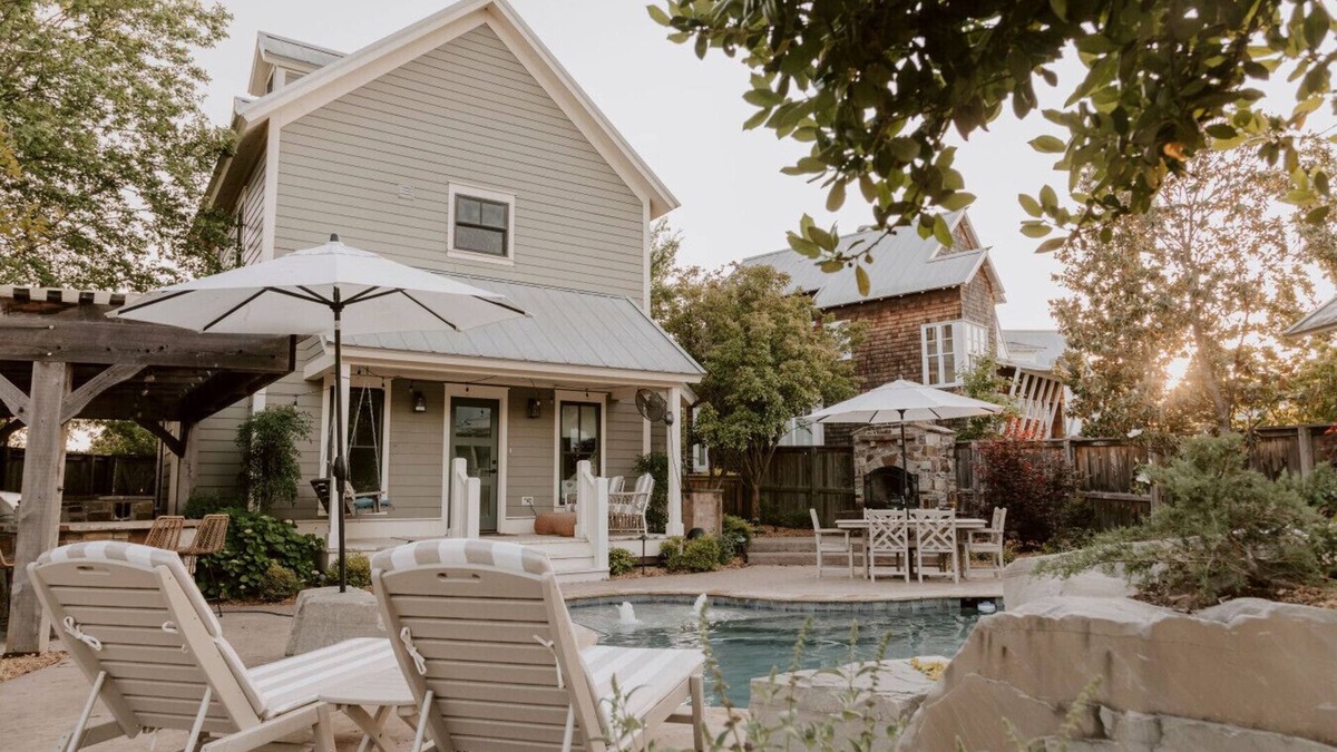 Eufaula House | Beck's Bungalow Private Pool & Hot Tub | Carlton Landing Guest Favorite