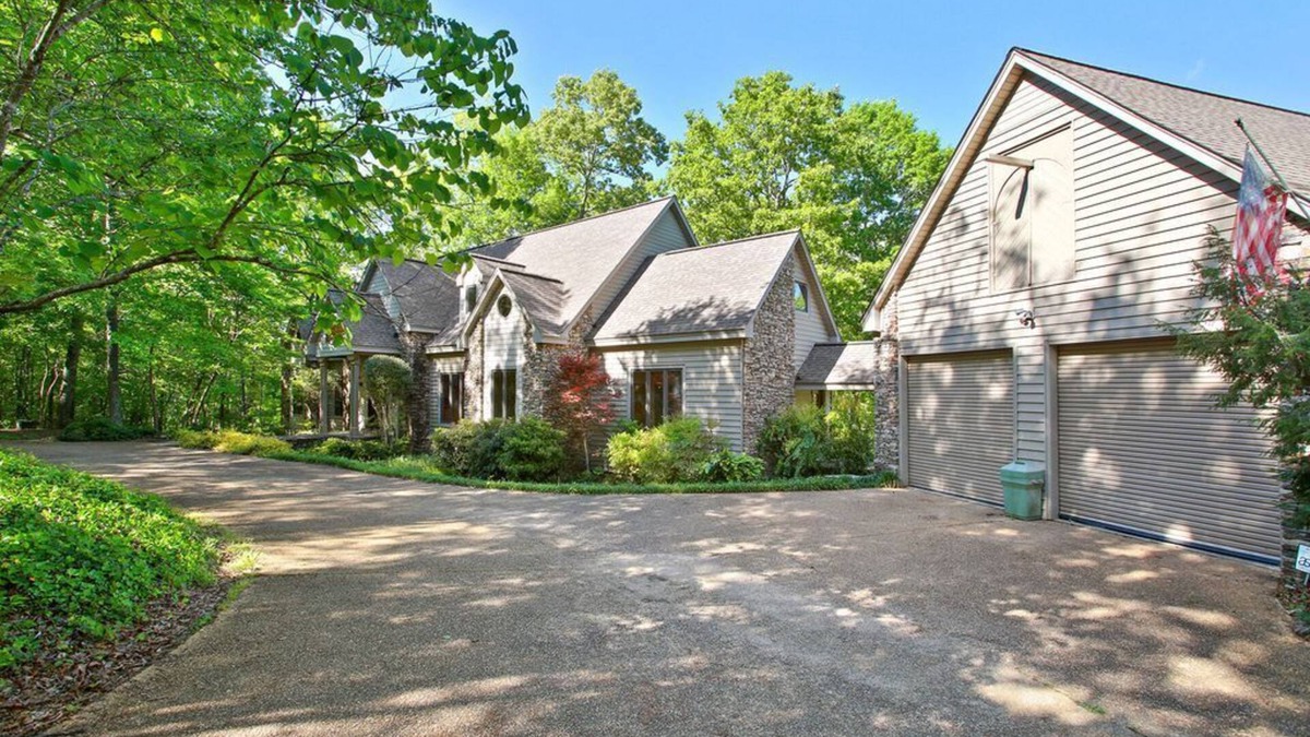 Rockmart Bed & Breakfast | Becks Lake Suite at the Manor Bed and Breakfast