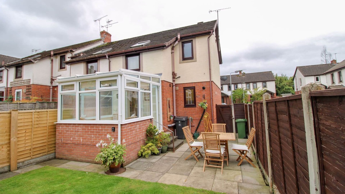 Wing Cottage | Beckside Garden Brampton - sleeps 4 guests in 2 bedrooms
