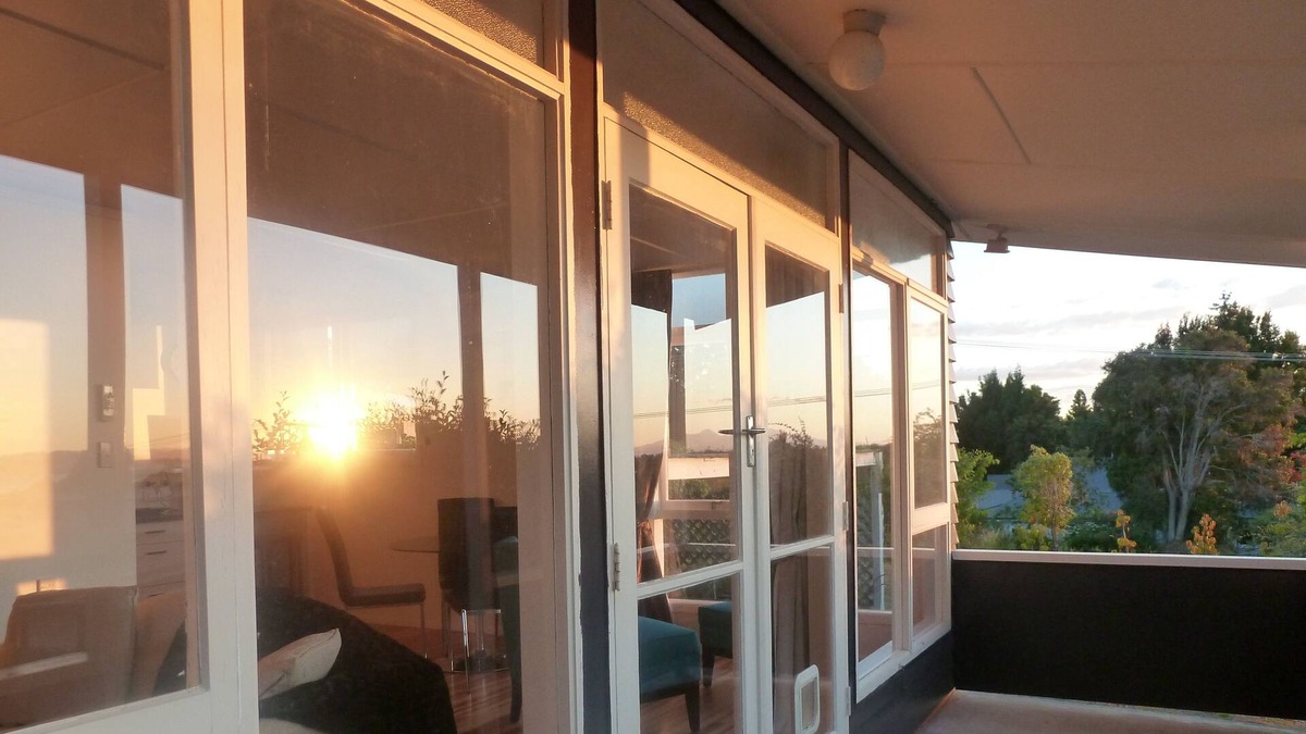 Waipahihi House | Becky's Bach, modernised cottage, with views