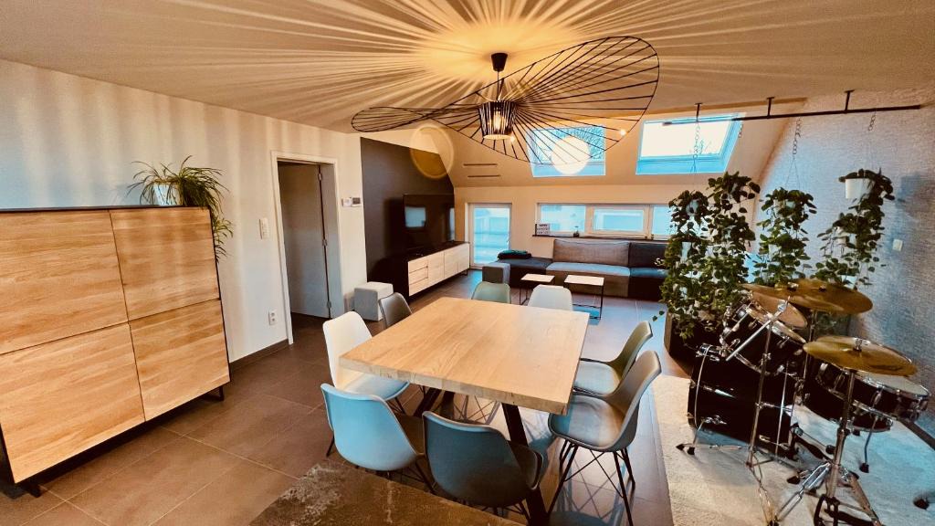 Beloeil Apartment | BeCosy Triplex chic et moderne style Loft
