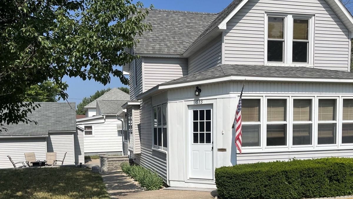 Prairie Du Chien House | Becwar House . . . at the Mississippi River