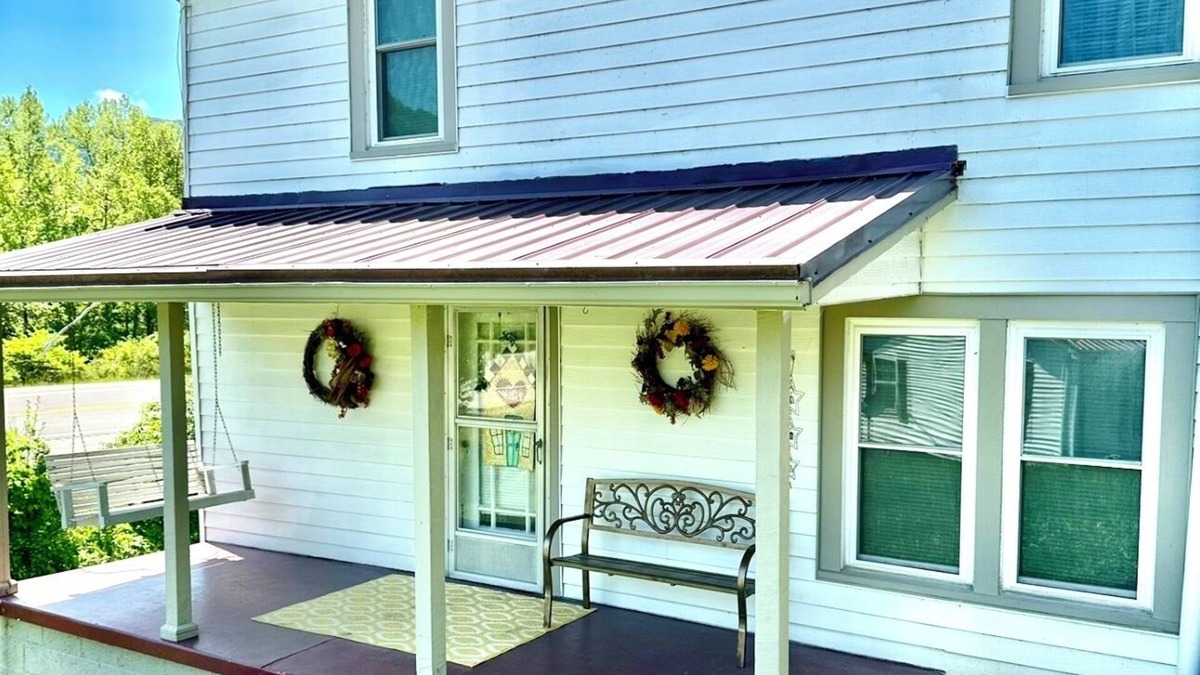 Partridge House | Bed and Biscuit Inn nPet friendly !nNear Kingdom come park & Pine mtn.
