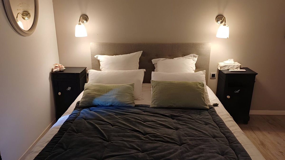 Arzacq-Arraziguet Bed & Breakfast | Bed and Breakfast 'Anémone' with Mountain View, Wi-Fi and Air Conditioning