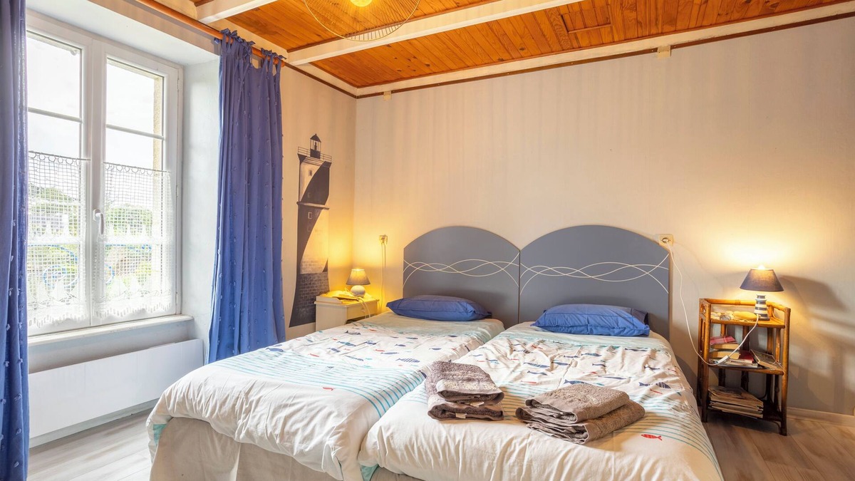Beuzec-Cap-Sizun Bed & Breakfast | Bed and Breakfast 'Armor' with Shared Terrace, Shared Garden and Wi-Fi