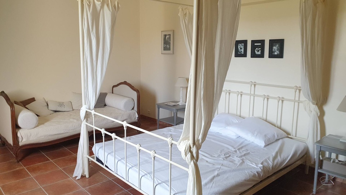 Conne-de-Labarde Bed & Breakfast | Bed and Breakfast "La Pierre