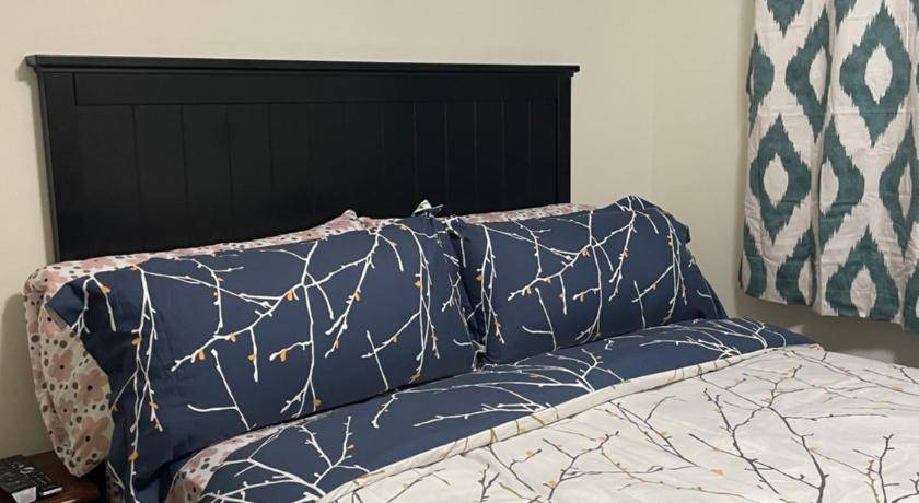 Sylvan Lake Bed & Breakfast | Bed and breakfast ∙ 1 bedroom ∙ 1 guest