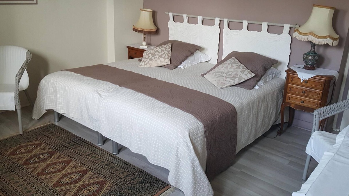 Nevez House | bed and breakfast at josiane calm large garden