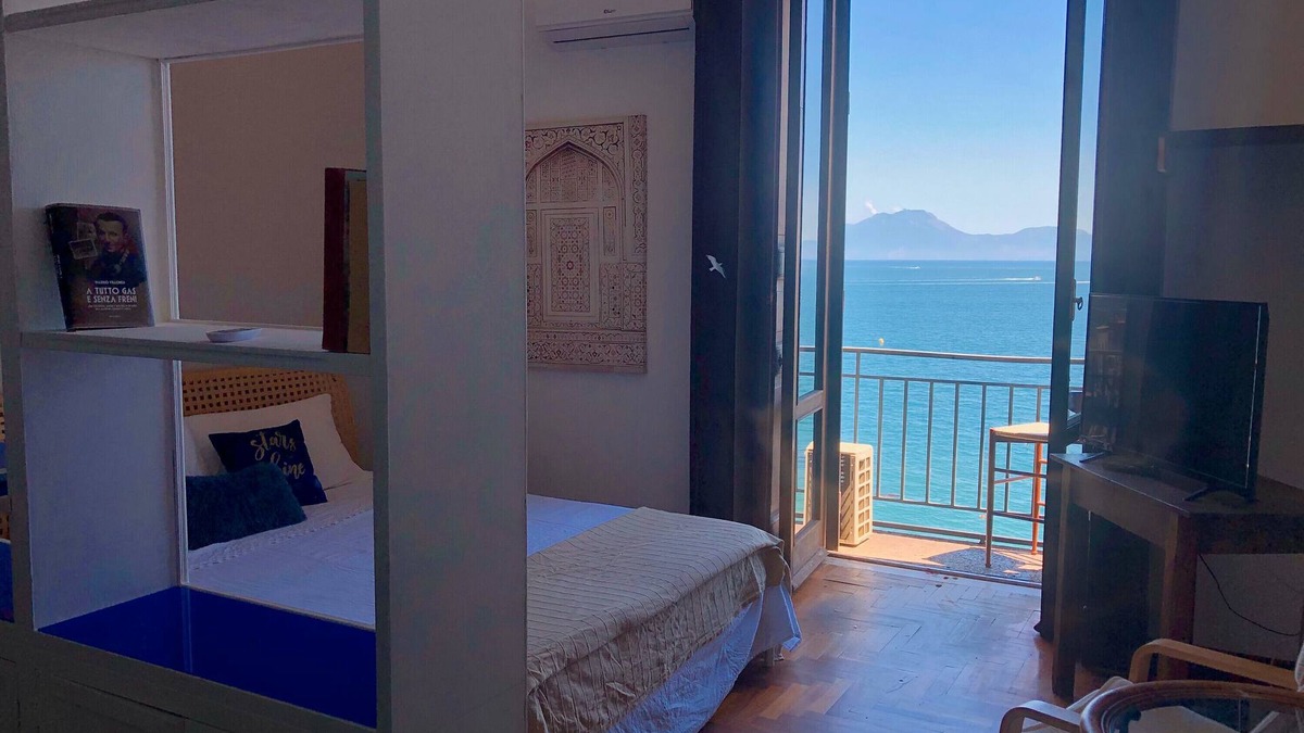 Posillipo Bed & Breakfast | Bed and Breakfast 'Camera La Stella Del Mare' with Balcony, Wi-Fi and Air Conditioning