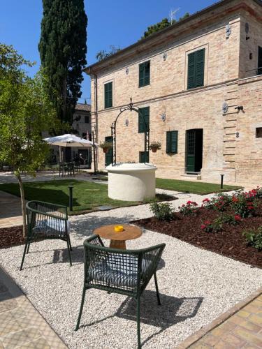 Falerone Bed & Breakfast | Bed and Breakfast Casa Castelli - ospitalità e vino