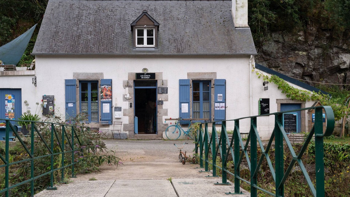 Hennebont Bed & Breakfast | Bed and Breakfast 'Chambre d'hôte' with Private Terrace, River view, Private Garden and Wi-Fi
