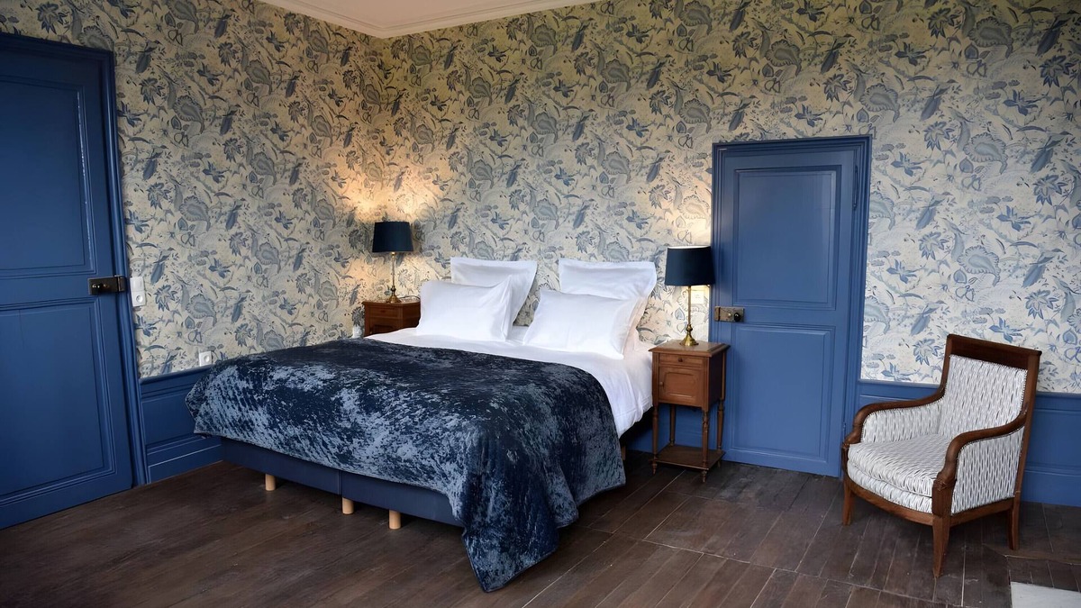 Sanxay Bed & Breakfast | Bed and Breakfast 'Chambre Familiale' with Shared Garden and Wi-Fi
