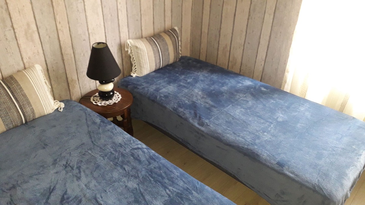 Cravanche Apartment | bed and breakfast cottage
