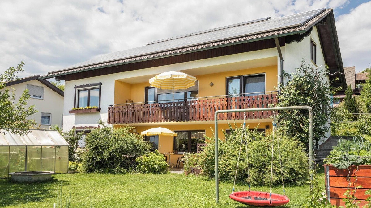 Hergensweiler Apartment | Bed and Breakfast at Gertrud's with Garden, Terrace & Playground