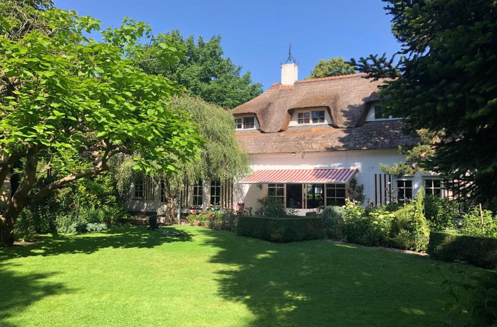Oss Bed & Breakfast | Bed and Breakfast De Kip - Privé-appartement van 43 m2 met tweepersoons bubbelbad - met Finse sauna - in westvleugel van luxe villa