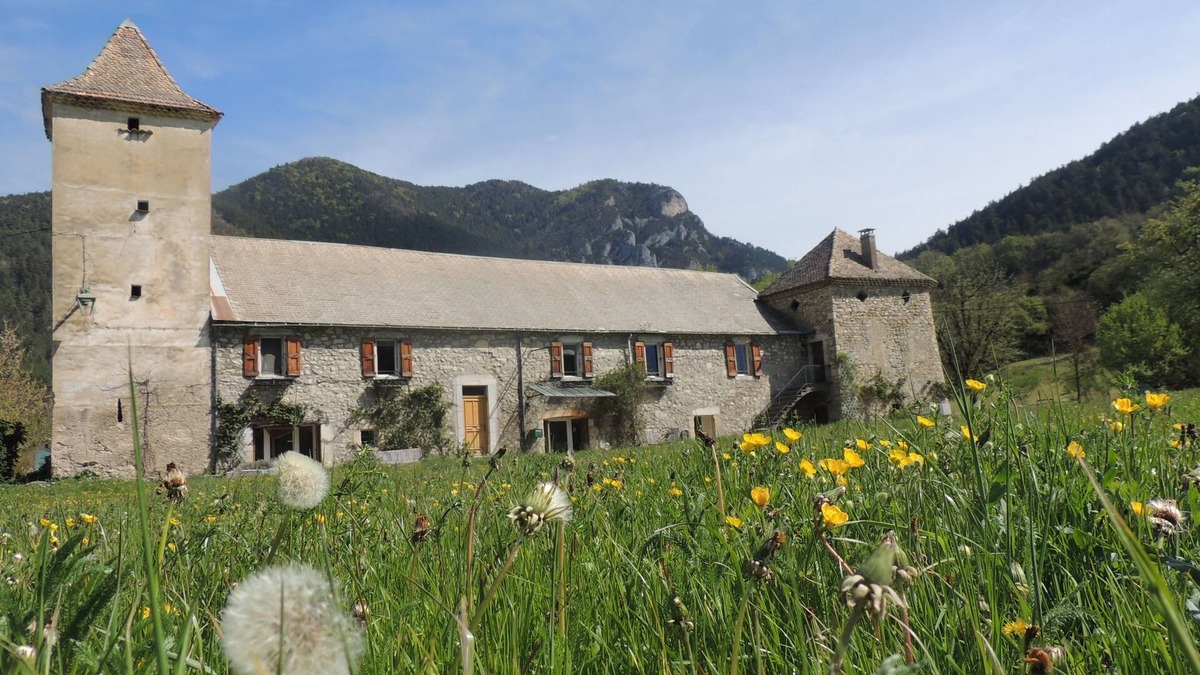 Glandage House | bed and breakfast dovecote diois