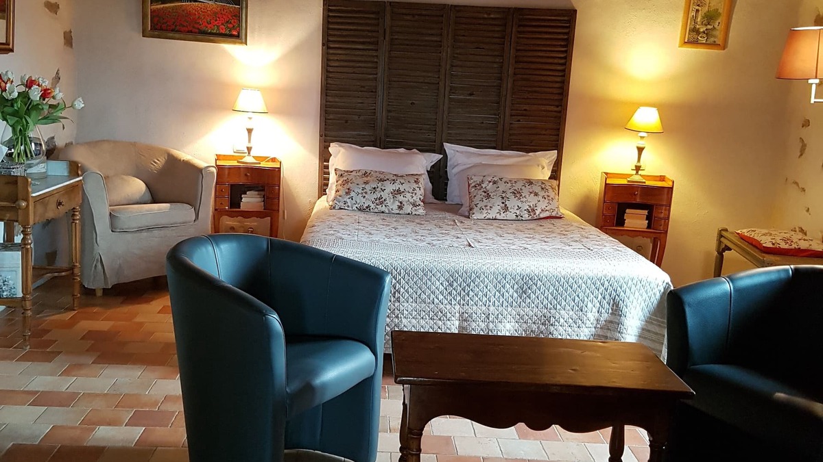 Compregnac Bed & Breakfast | Bed and breakfast facing the Millau viaduct and the Tarn river magnificent view