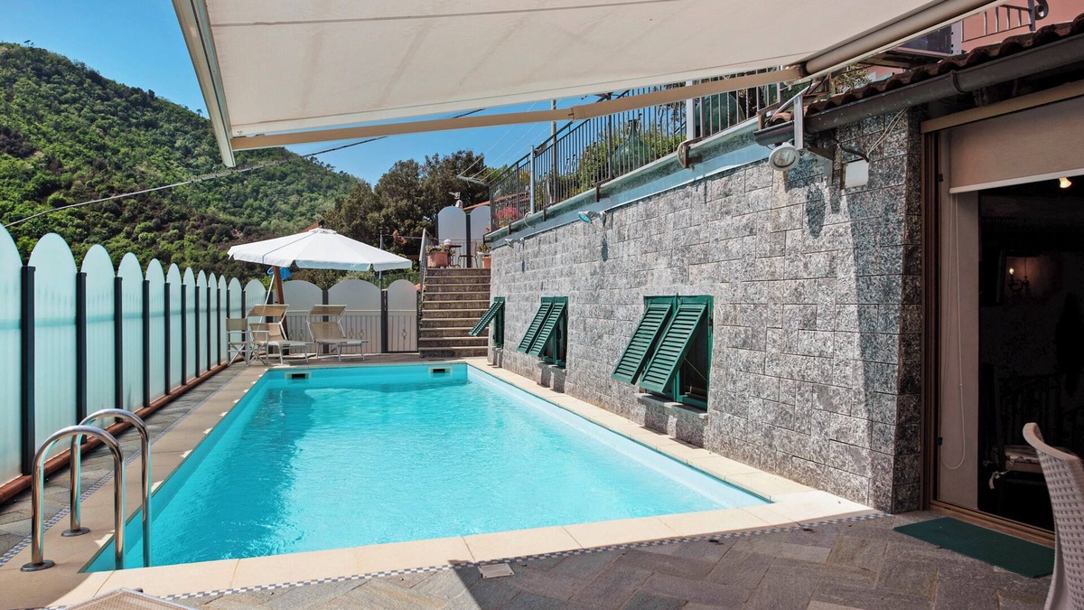 Varazze Bed & Breakfast | Bed and Breakfast 'Gocce Di Cristallo' with Sea View, Wi-Fi and Air Conditioning