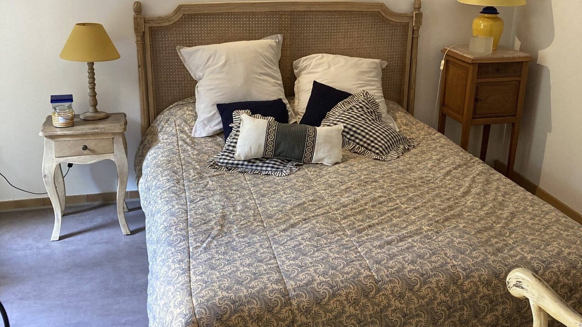Puget Bed & Breakfast | Bed and Breakfast 'Gourmandise' with Shared Pool, Wi-Fi and Air Conditioning