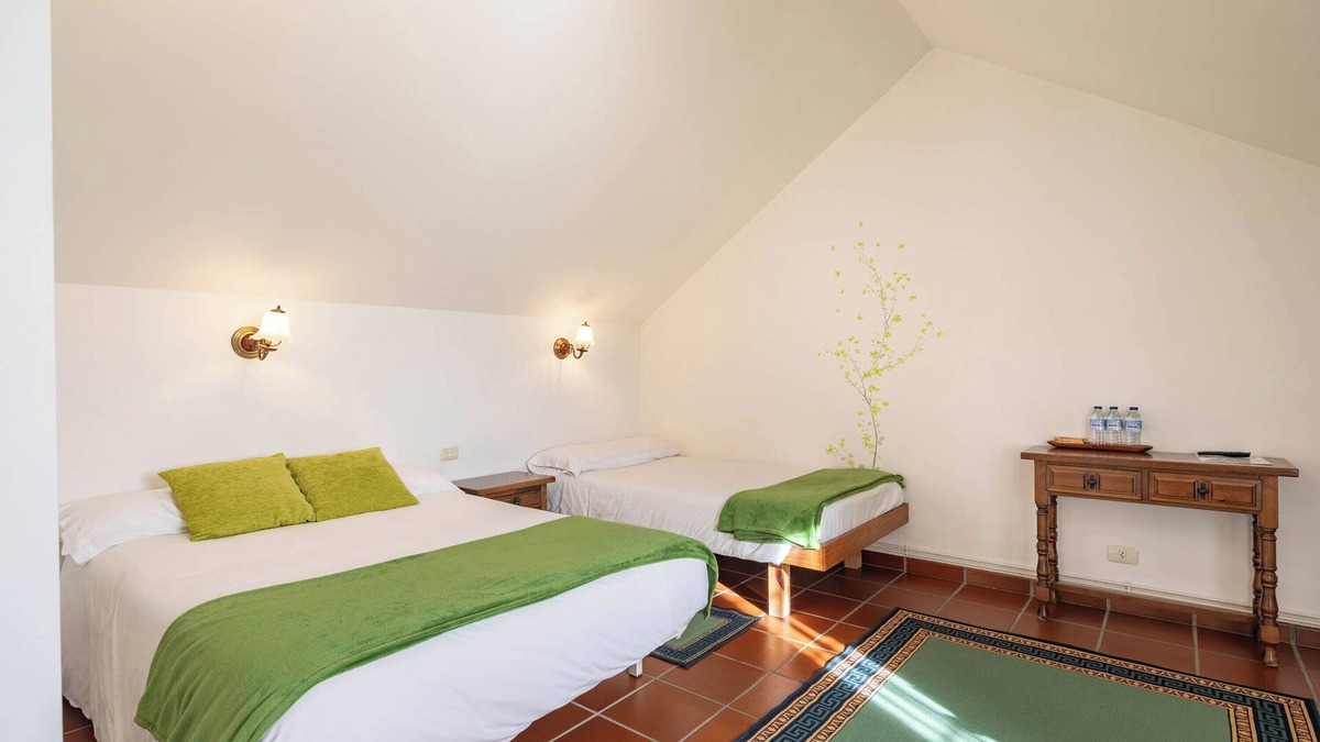 Areas Bed & Breakfast | Bed and Breakfast 'Habitación Triple 3' with Mountain View, Shared Pool and Wi-Fi